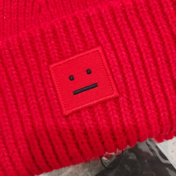 Acne Studios Red Knitted Hat With Embroidered Smiley Logo Patch - Picture 4 of 8